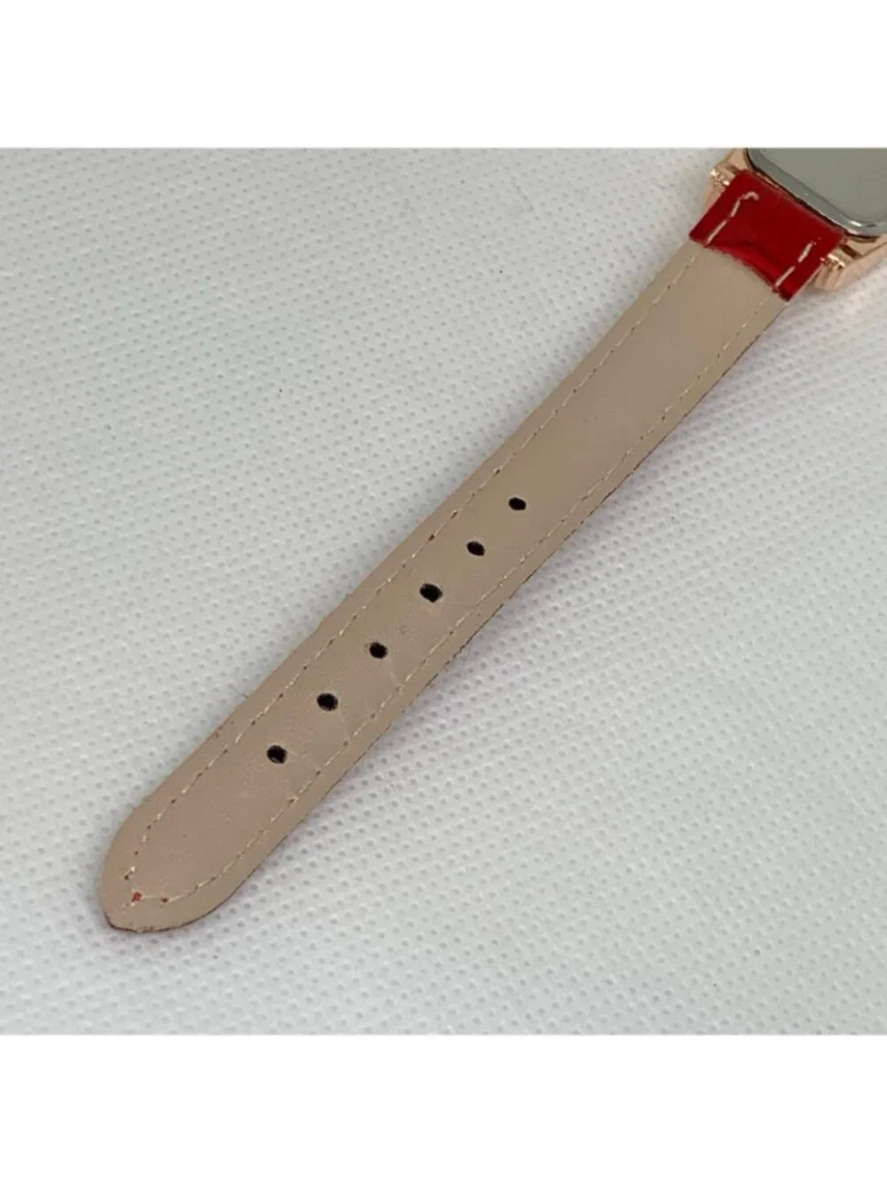 Women’s quartz watch rose gold tone 19mm rhinestones red dial leather running